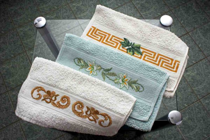 embroidered-towels